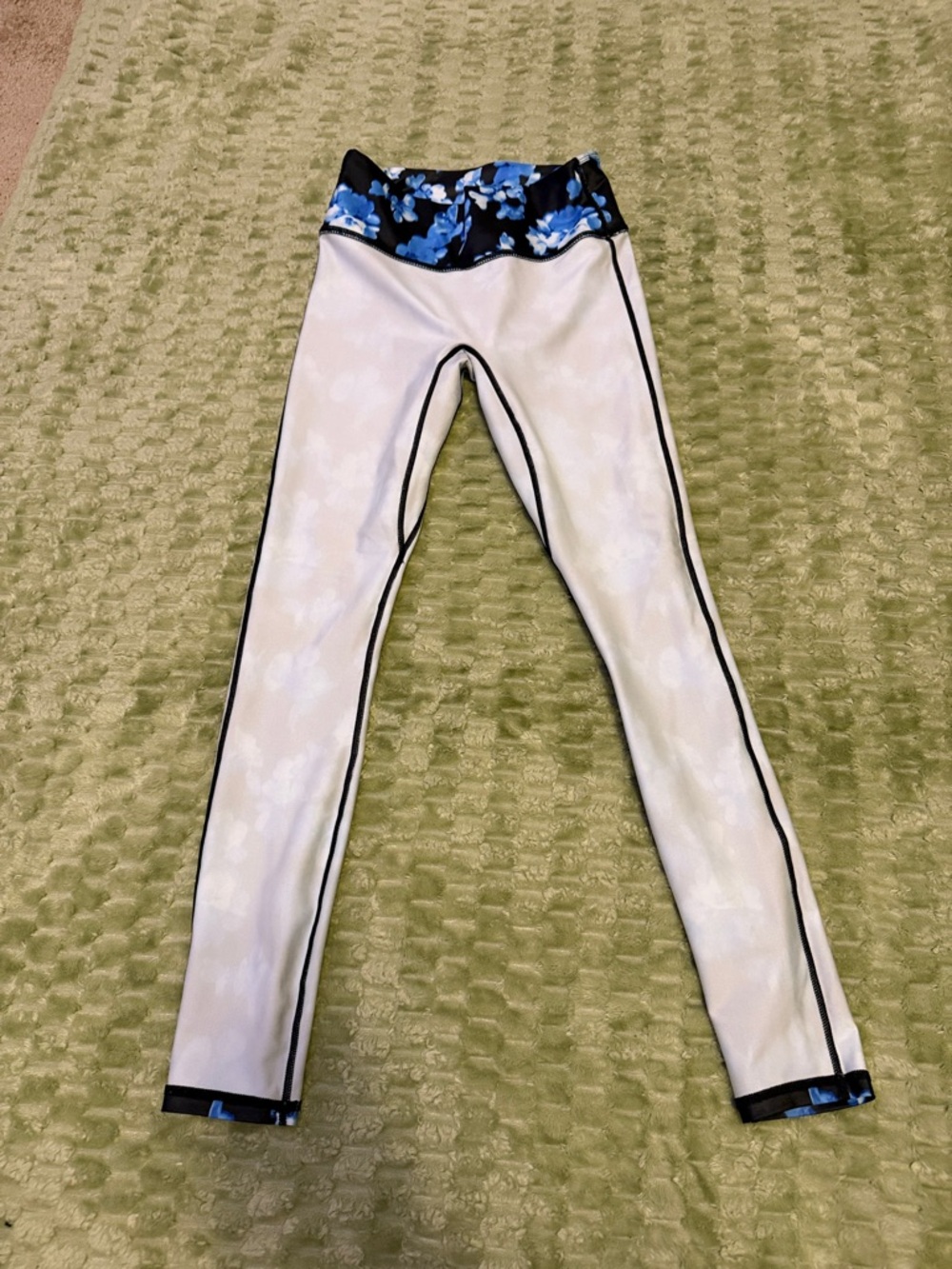 Fabletics Medium Black Leggings with Blue Floral Print - Picture 13 of 13
